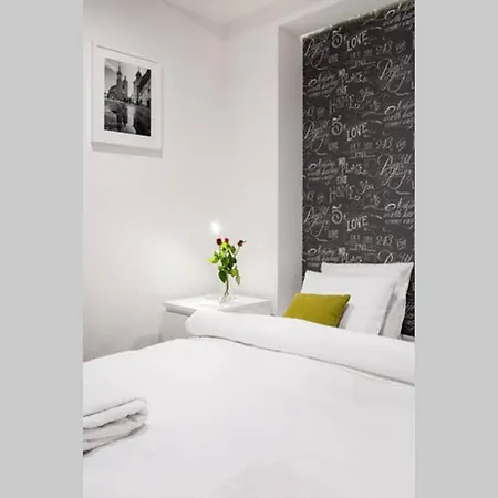 Househost Apartament: Swietego Krzyza Street Apartment Krakow