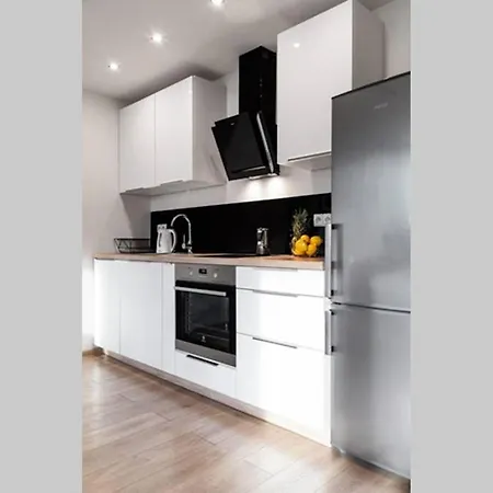Househost Apartament: Swietego Krzyza Street Daire *