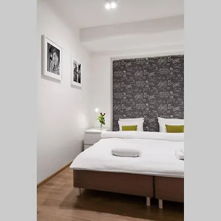 Apartament Househost Apartament: świętego Krzyża Street