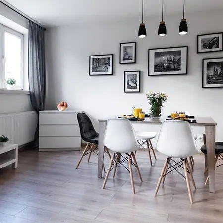 Daire Househost Apartament: Swietego Krzyza Street *
